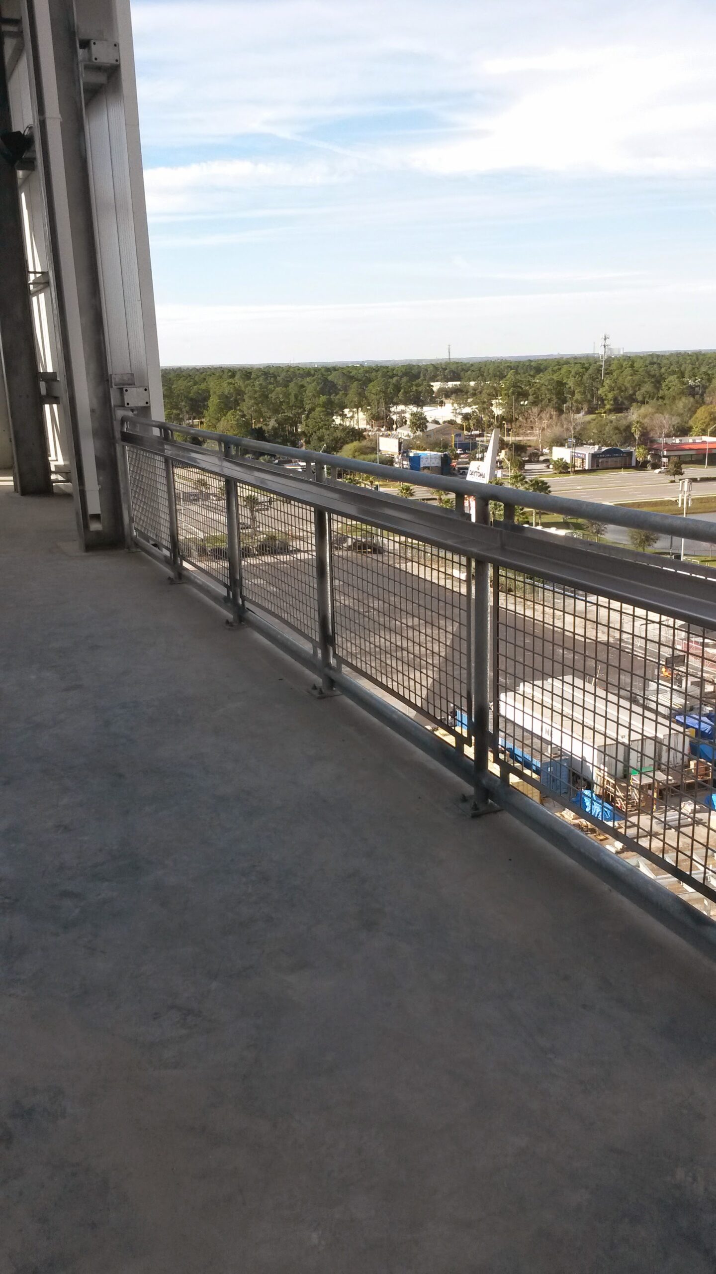 Daytona panel railing with drink rail